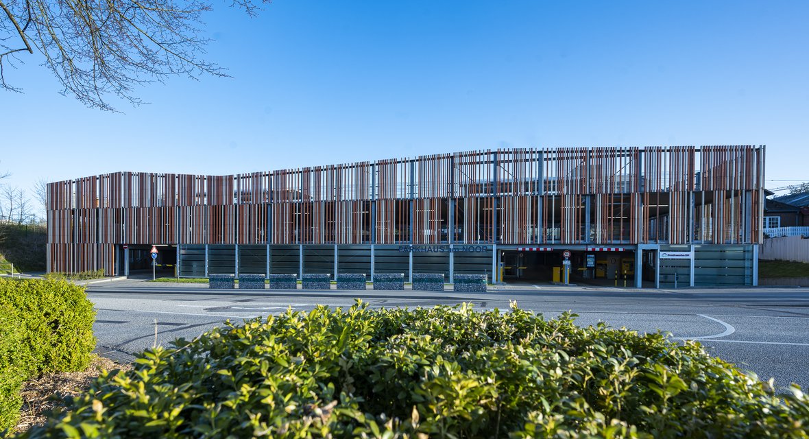 Parkhaus am Noor in Eckernförde Außenansicht von gegenüber